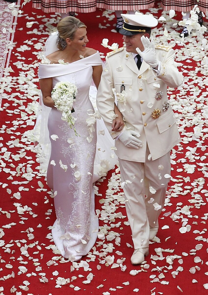  Сказочные свадебные платья королевских особ очаровывают поклонников моды по всему миру и излучают чистую романтику.-34