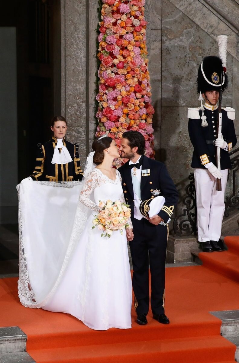  Сказочные свадебные платья королевских особ очаровывают поклонников моды по всему миру и излучают чистую романтику.-35