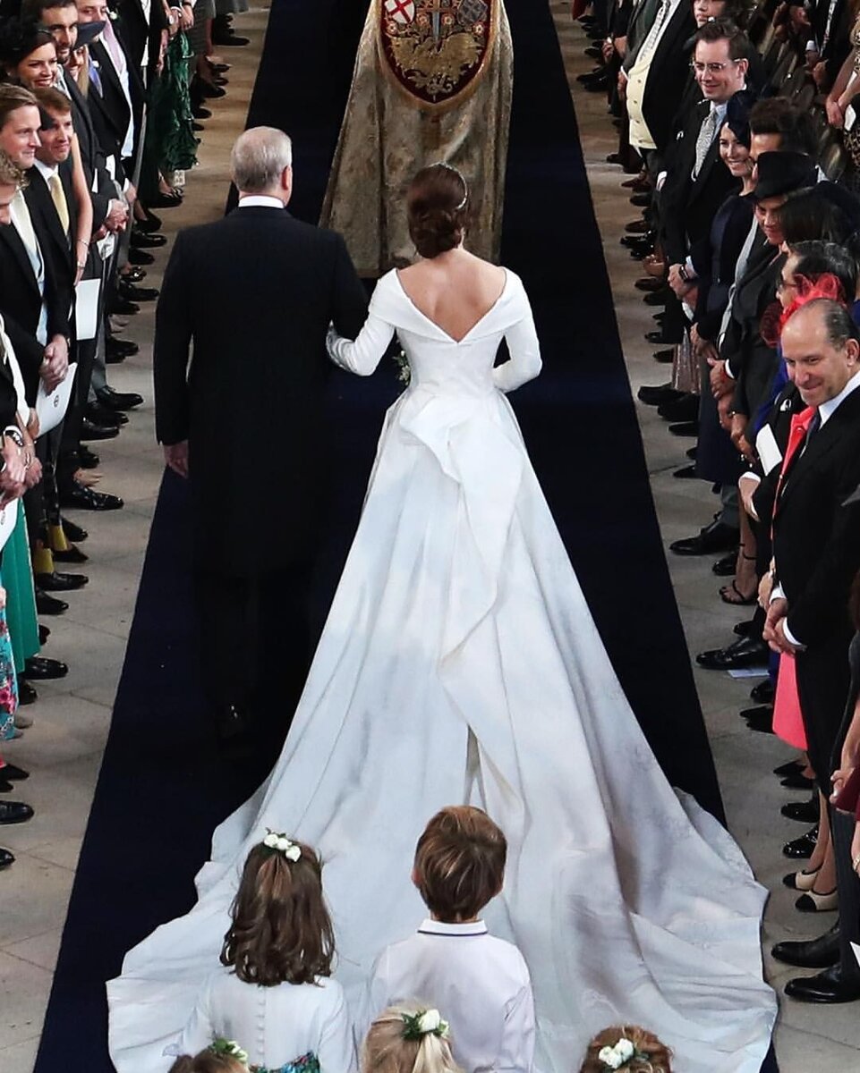  Сказочные свадебные платья королевских особ очаровывают поклонников моды по всему миру и излучают чистую романтику.-5