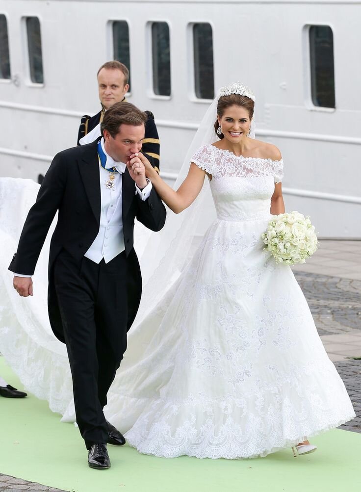  Сказочные свадебные платья королевских особ очаровывают поклонников моды по всему миру и излучают чистую романтику.-18