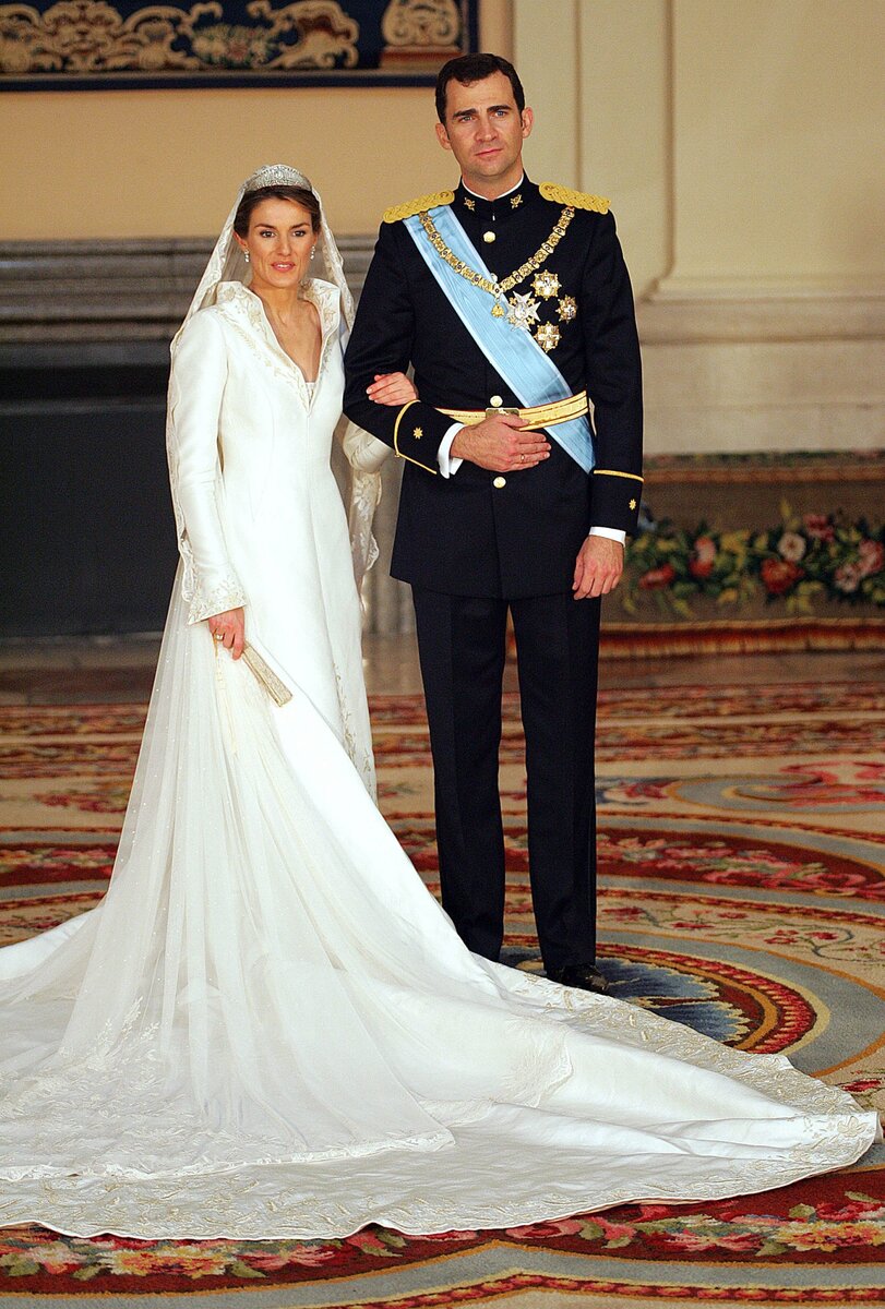  Сказочные свадебные платья королевских особ очаровывают поклонников моды по всему миру и излучают чистую романтику.-30