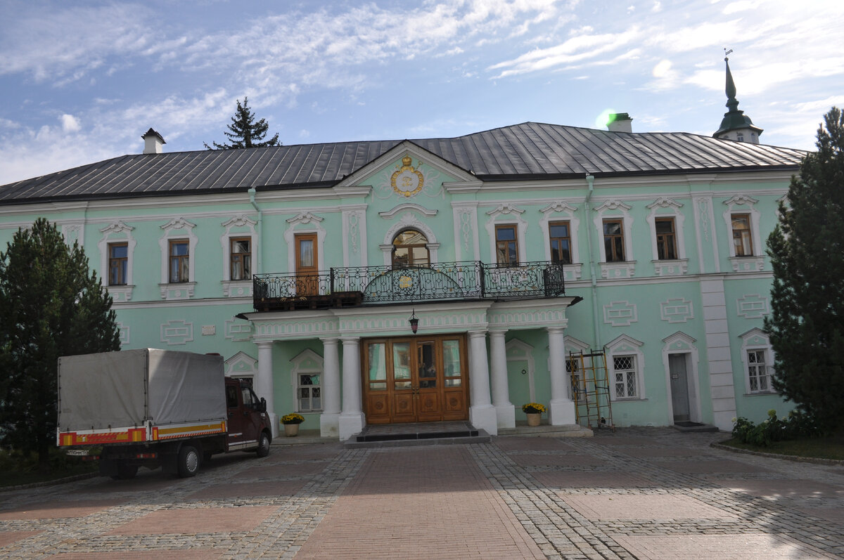 Митрополичьи покои.