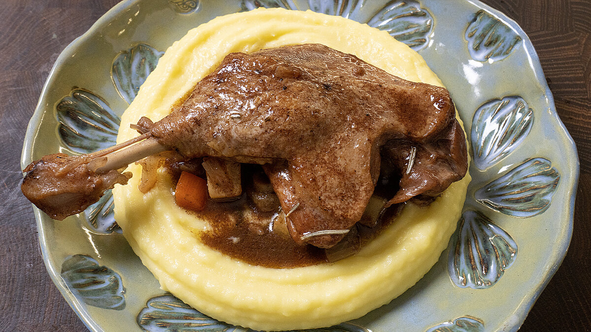 Пюре в кастрюле. Картофельное пюре в кастрюле. Картофельное пюре со сметаной. Пюрешка в кастрюле. Картошка пюре в кастрюле.