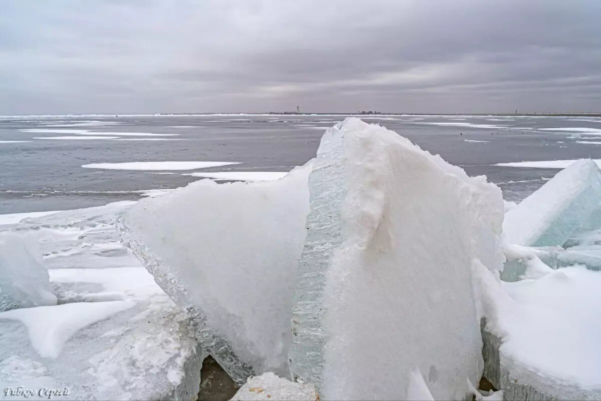 Морозное берег