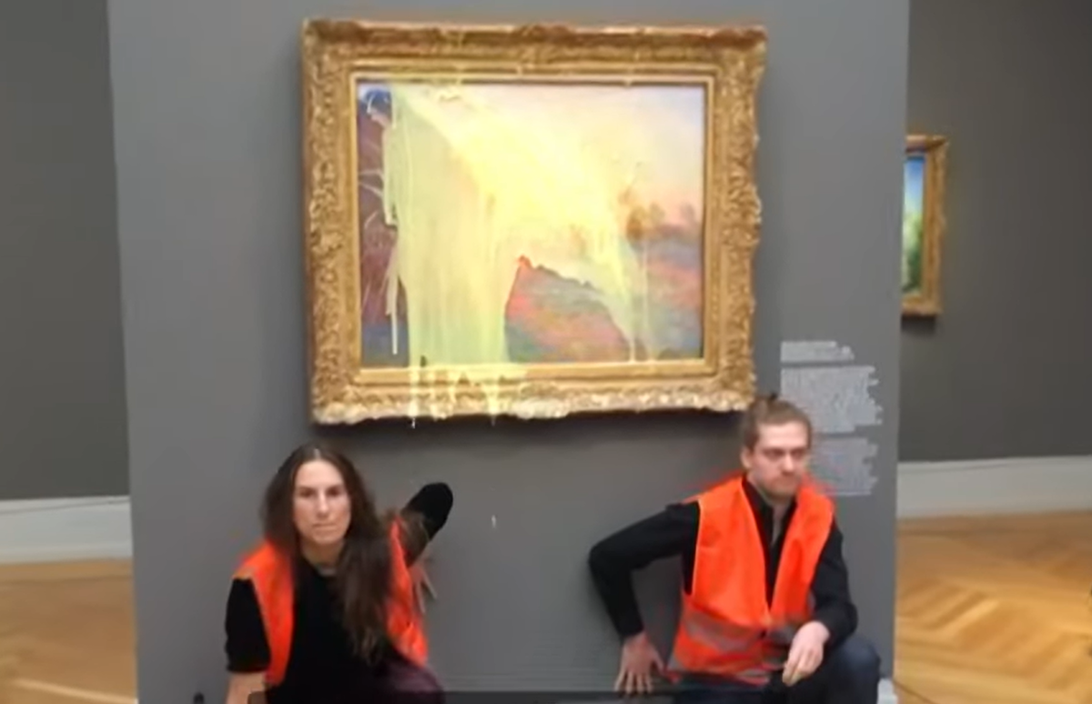 Активисты облили картину. Экоактивисты облили картину Моне. Экоактивисты облили картину. Активисты облили картину Моне. Картина Моне Потсдам.