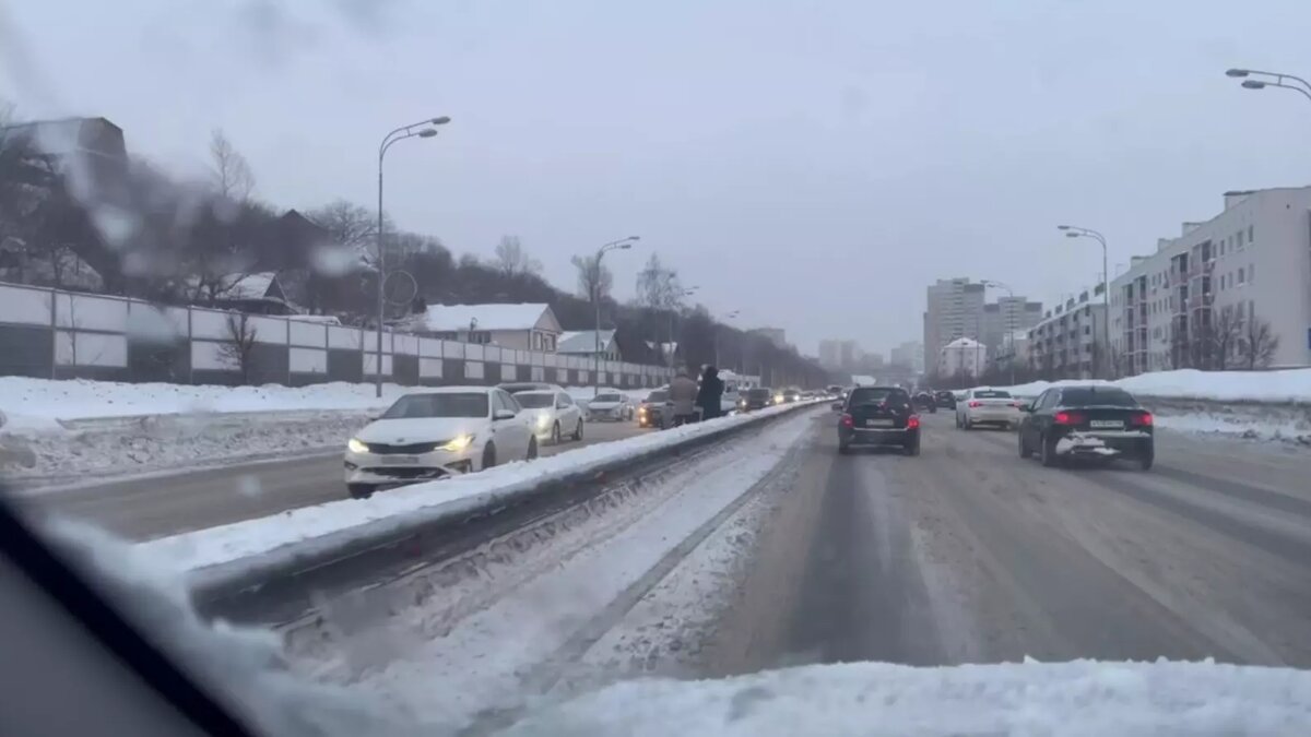     В Казани из-за ДТП на проспекте Универсиады собирается пробка. Об этом Inkazan сообщил читатель, представившийся Маратом.