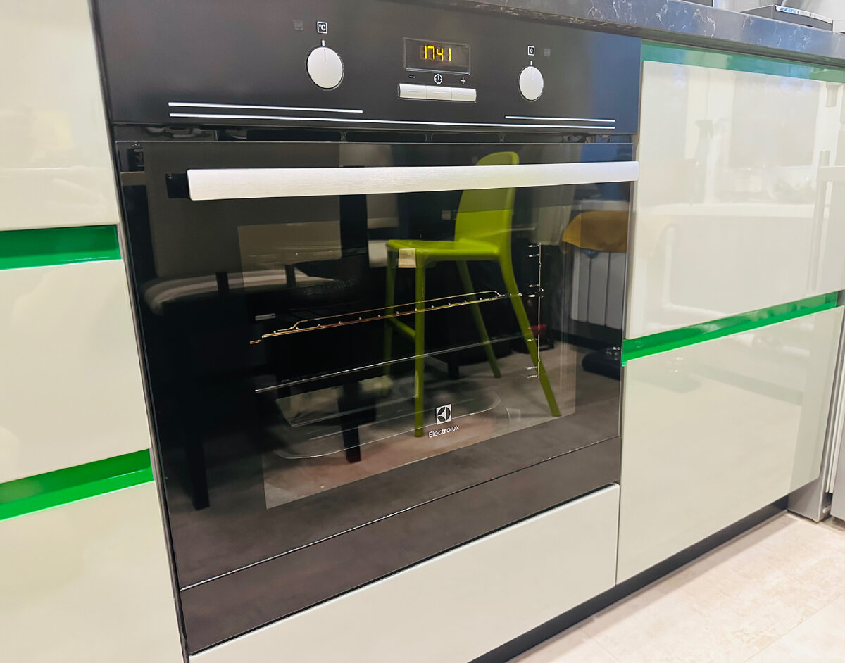 На фото только одно стекло, внутреннее отнесла в ванную