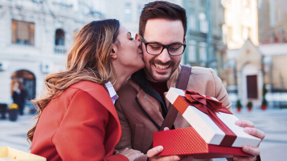    Что подарить на 23 февраля родным, друзьям и коллегам: идеи Ирина Петрова