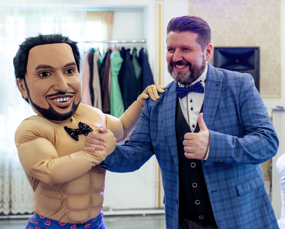 Ведущий шоу