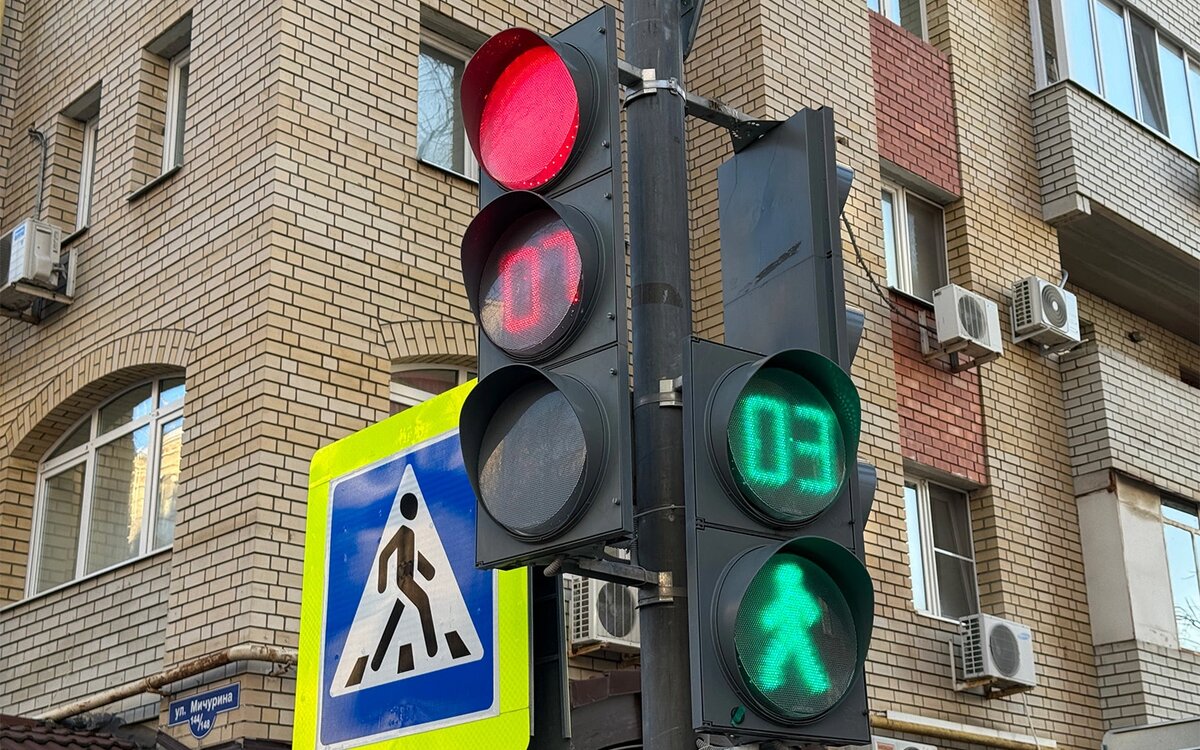 Светофор зеленый песня текст. Светофор зеленый песня текст. Песня светофор зеленый. Леонтьев светофор текст песни. Ну погоди светофор.