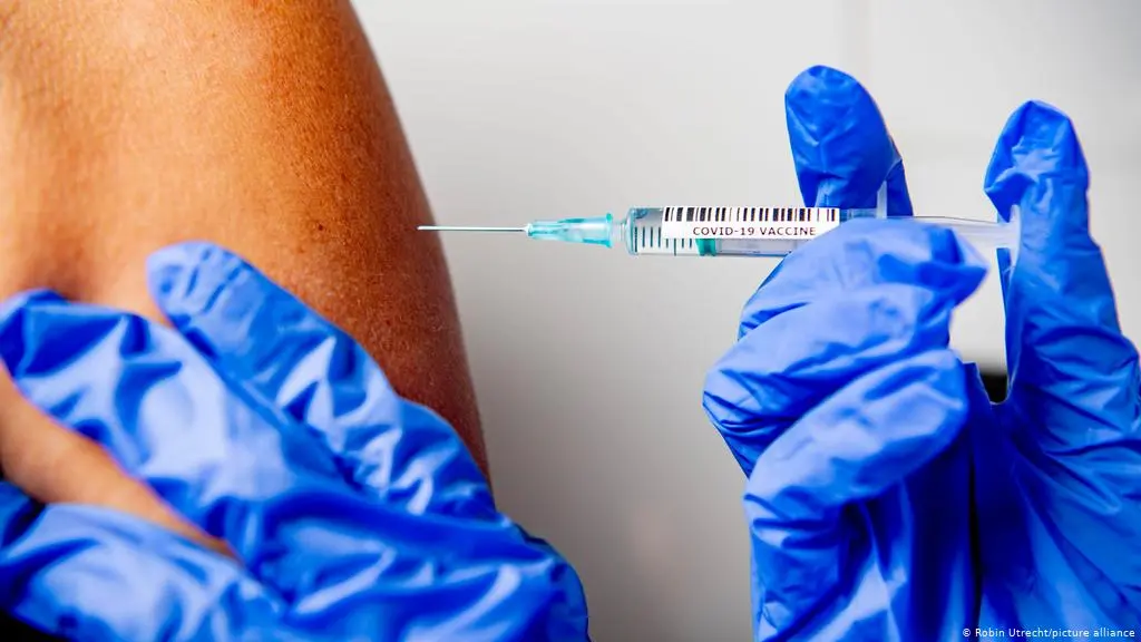 Во всем мире вакцинацию от ковид-19 прошло свыше 5,6 млрд человек, часть из них: несколько раз.