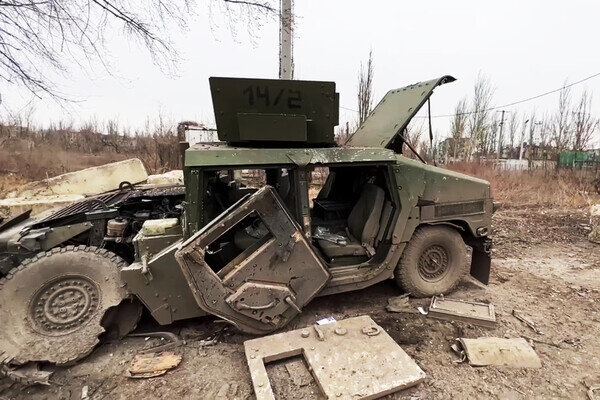 Поврежденный армейский HMMWV в Авдеевке, 19 февраля 2024 года / Министерство обороны РФ