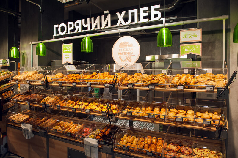    «Пятёрочка» ещё в 2013 году начала менять собственную концепцию, сделав большой фокус на свежесть. Сегодня пекарнями оборудованы свыше 9 тысяч «Пятёрочек», а кофе-машины есть более чем 5,5 тысяч магазинов