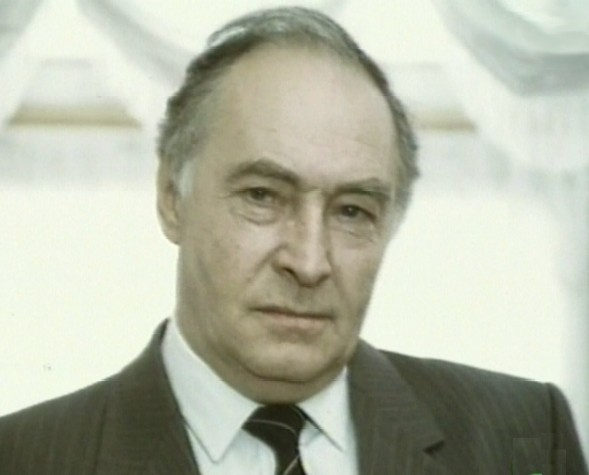 нежность души. она была сама чувством. сильные руки мужчины. парень и девушка. слова любимому человеку.