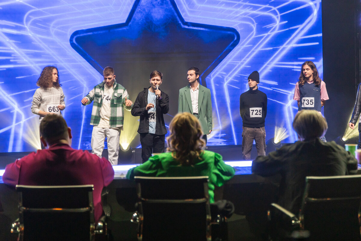 Доминик джокер фабрика звезд. Новая фабрика звезд. Продюсер фабрики. Фабрика звезд 2024. 2004 фабрика звезд савичева.