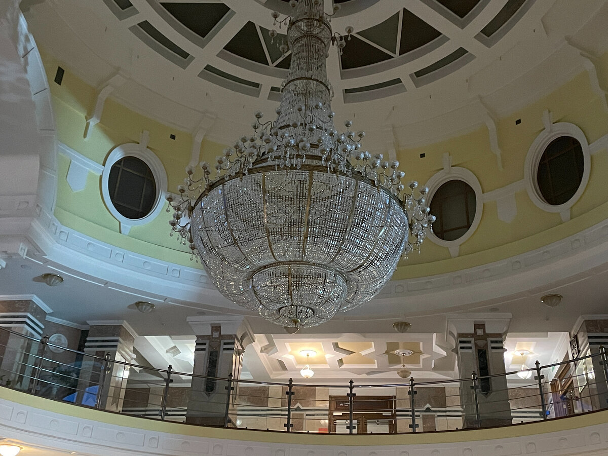 Люстра отпад! Ж\Д вокзал г. Омск. SunTravel (с)
