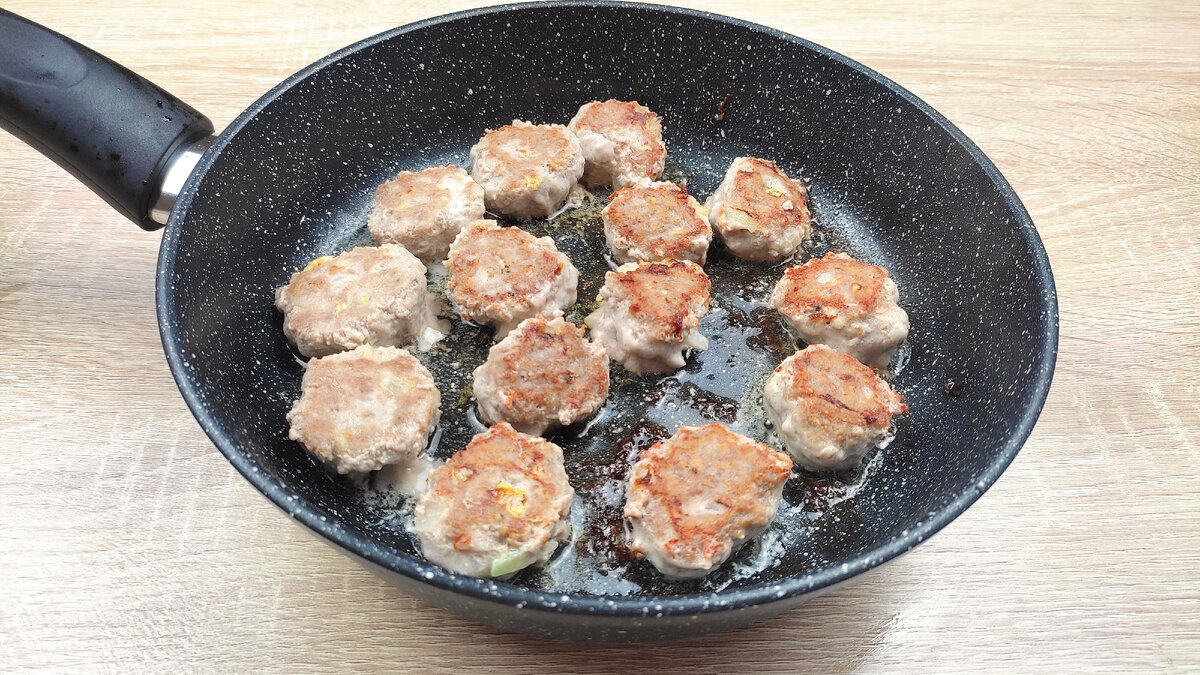 Макароны с сыром. Вкусные блюда. Вкусные блюда. Паста с колбасками. Макароны запеченные с сыром.