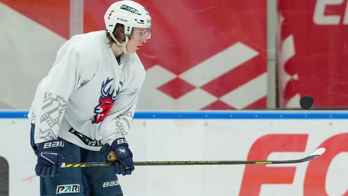     Нападающий нижегородского хоккейного клуба «Торпедо» Василий Атанасов возобновил тренировки. Спортсмен вышел на лед сегодня, 19 февраля, спустя долгого перерыва. Эту новость озвучили в пресс-службе клуба.