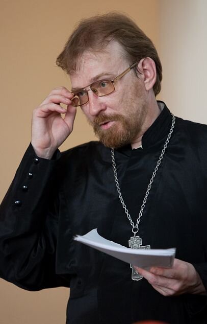 Иерей Сергий Круглов (1966) - священнослужитель Русской Православной Церкви,  клирик Свято-Спасского собора в городе Минусинске (Красноярский край), православный поэт, публицист и радиоведущий.