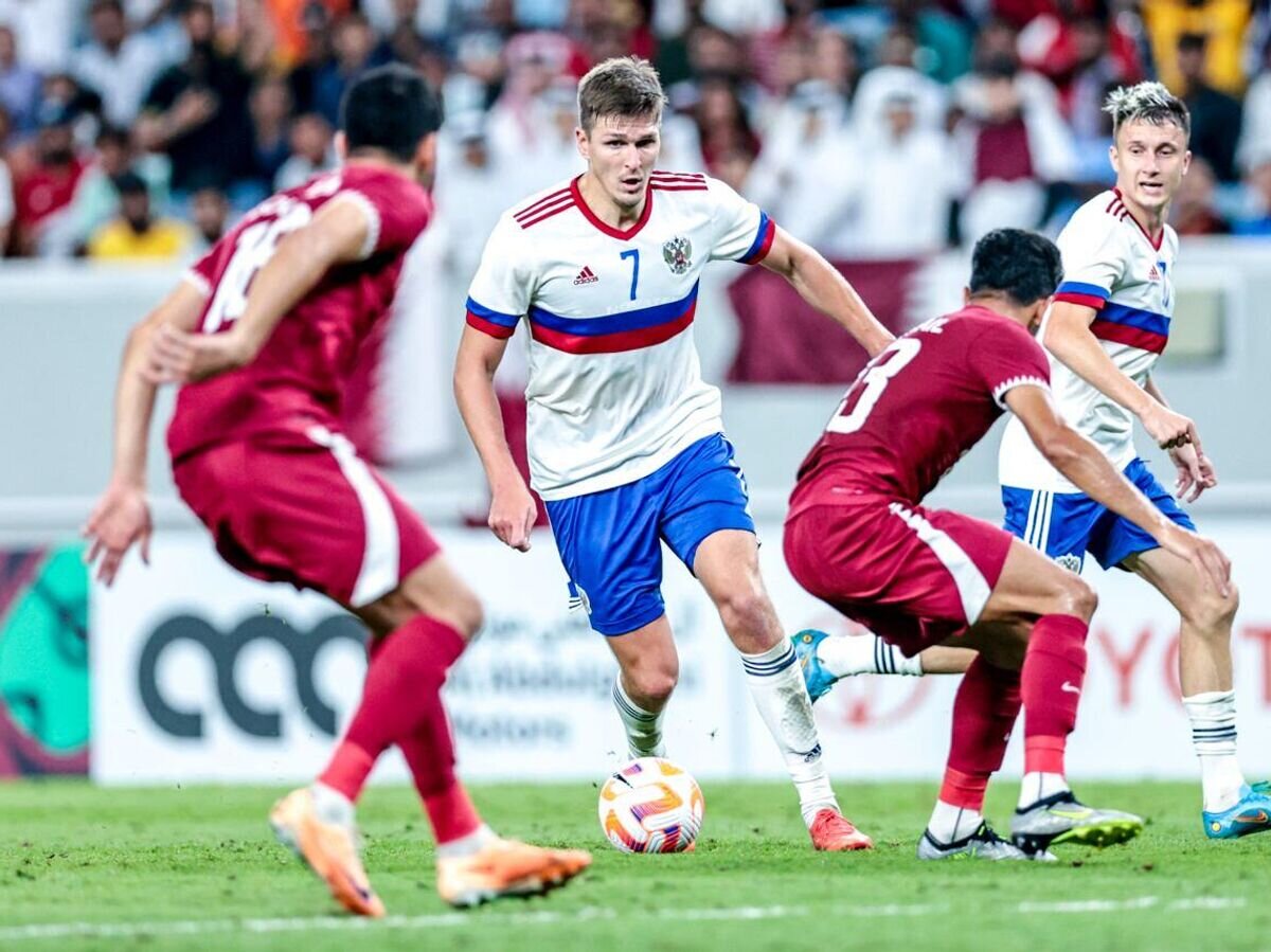    Футболист Александр Соболев в товарищеском матче Катар – Россия© Фото : Пресс-служба сборной России