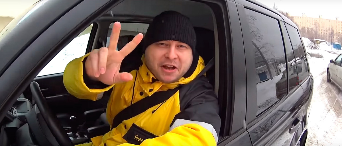 Мемы про реальность. Учет склада. Лифт на ремонте табличка. Решу не работает. Табличка не работает.