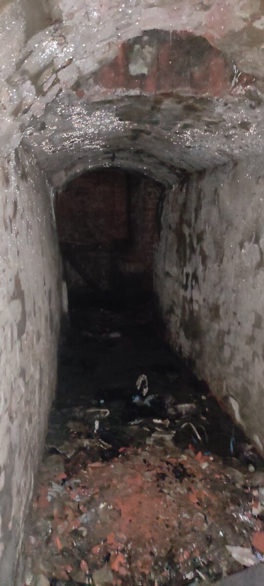 Люк в верху на ружу 