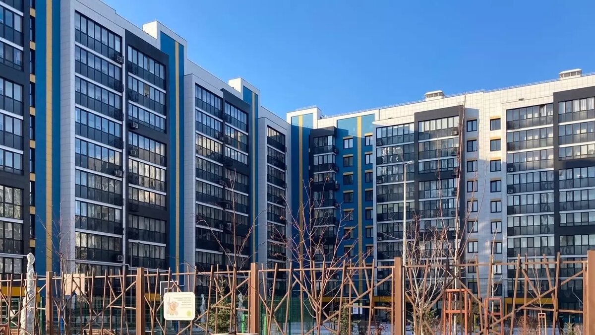     Глава управления продуктового менеджмента и маркетинговых исследований «Главстрой Санкт-Петербург» Дмитрий Ефремов считает, что в России сейчас нельзя откладывать решение о покупке квартиры.