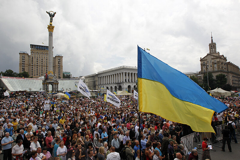 Украинку толпой (11 видео)