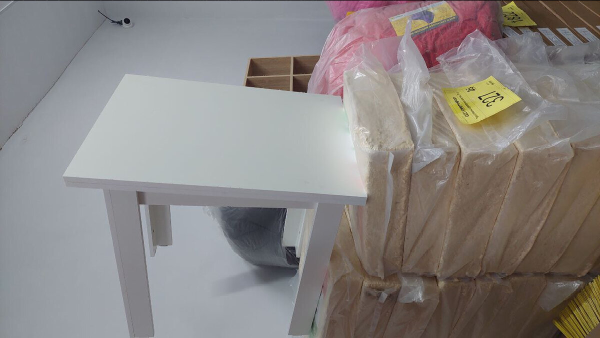 Стол обеденный белый