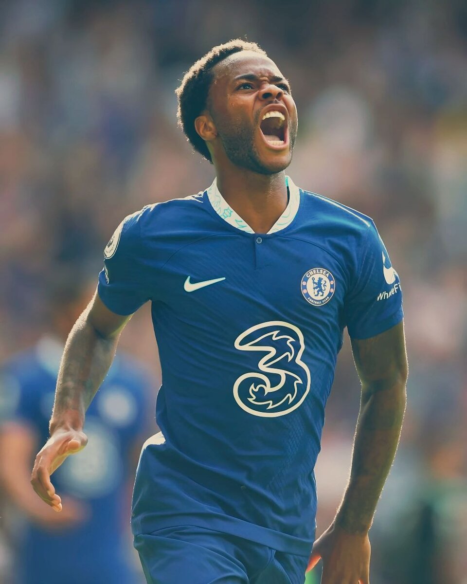 В таком большом клубе, как Челси, молодые футболисты сталкиваются с серьезной конкуренцией. И, на мой взгляд, Михаил ее не выдерживает.