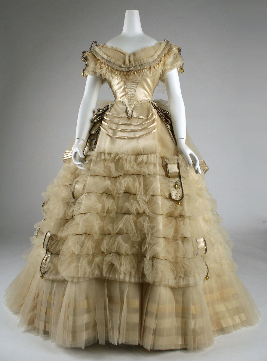 Бальное платье от Модного дома Эмиля Пинга, 1864 год. Перед.