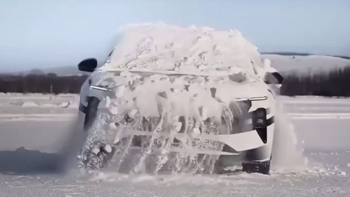     В Китае создали электрокар с автоматической очисткой от снега. Машину с новой функцией можно будет купить уже в 2025 году.