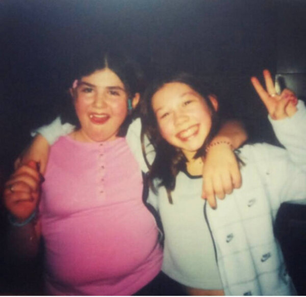    В детстве с подругой