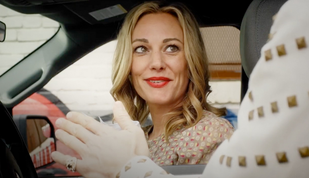 Листайте кадры из фильма.