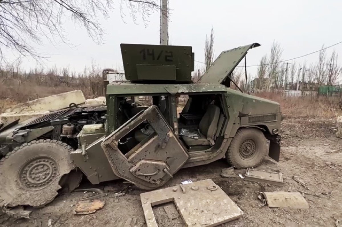    Поврежденная военная техника в Авдеевке.