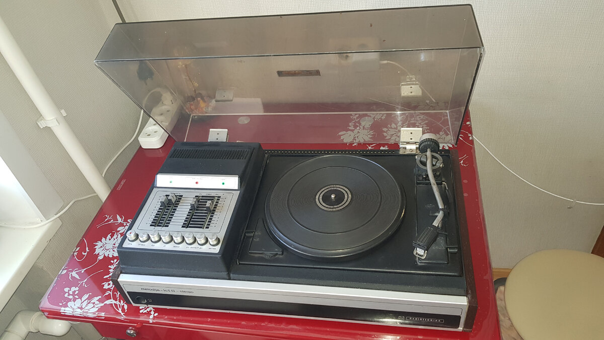 Есть несколько версий оснащения Мелодия 103В. у меня была одна из максимальных.