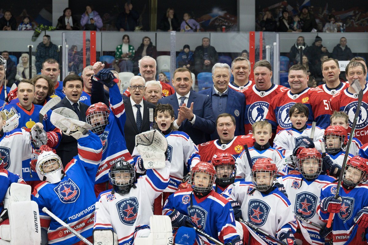    В Туле прошел гала-матч между сборной Тульской области и «Легендами хоккея»