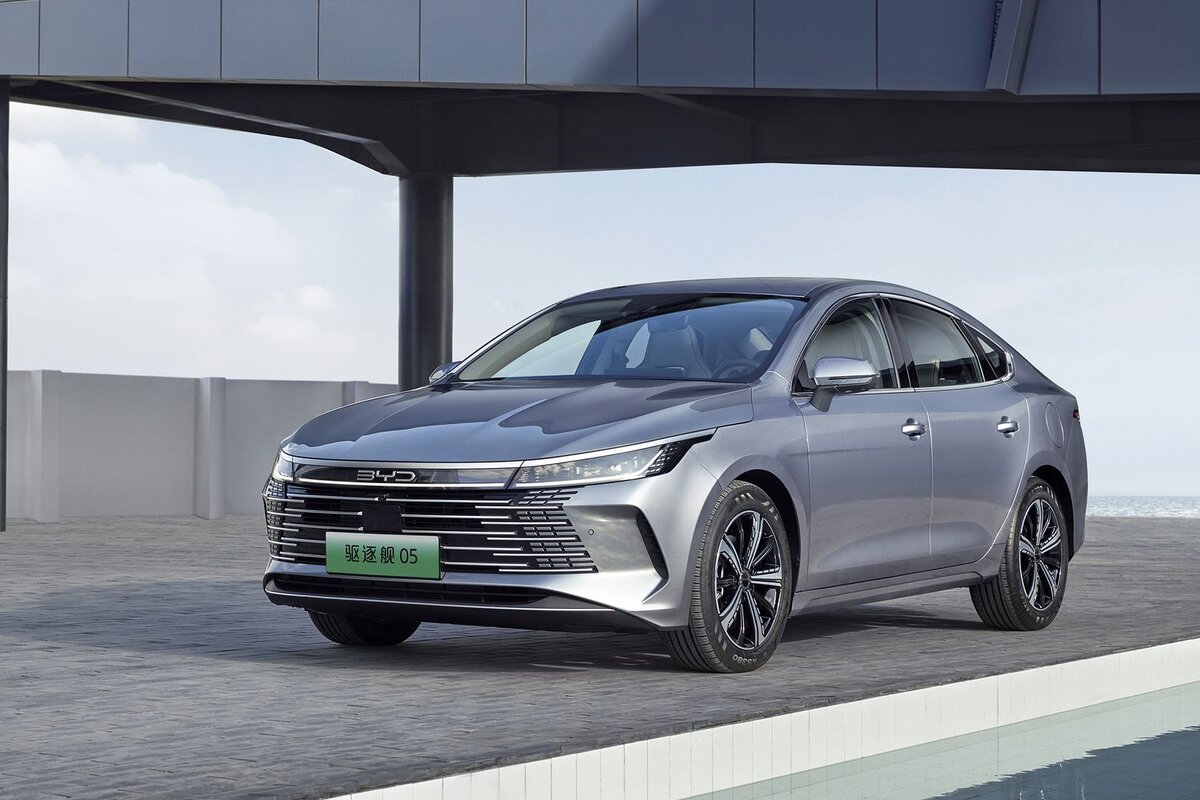 Это BYD Chaser 05 (Destroyer 05), Он построен на базе Qin Plus, отличия не существенные, поэтому всё сказанное плюс-минус применимо и к нему