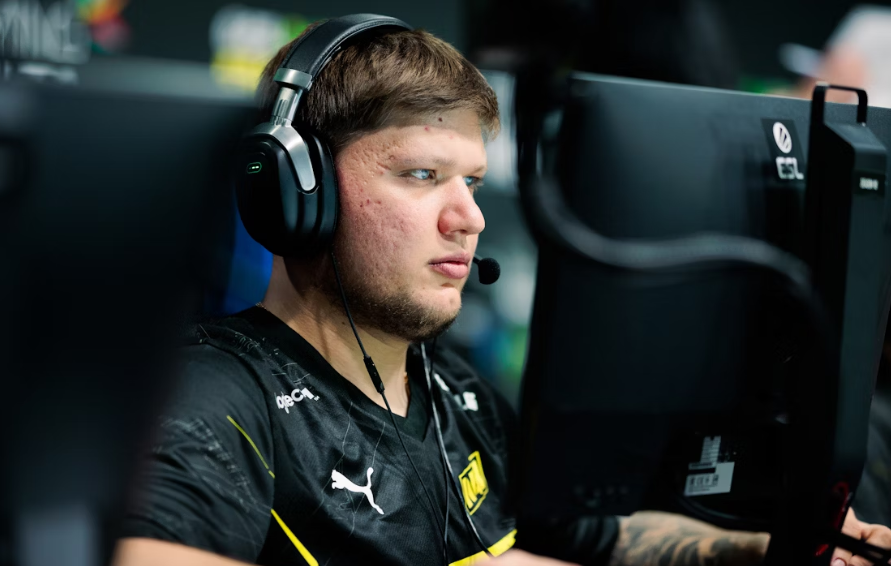     Александр s1mple Костылев