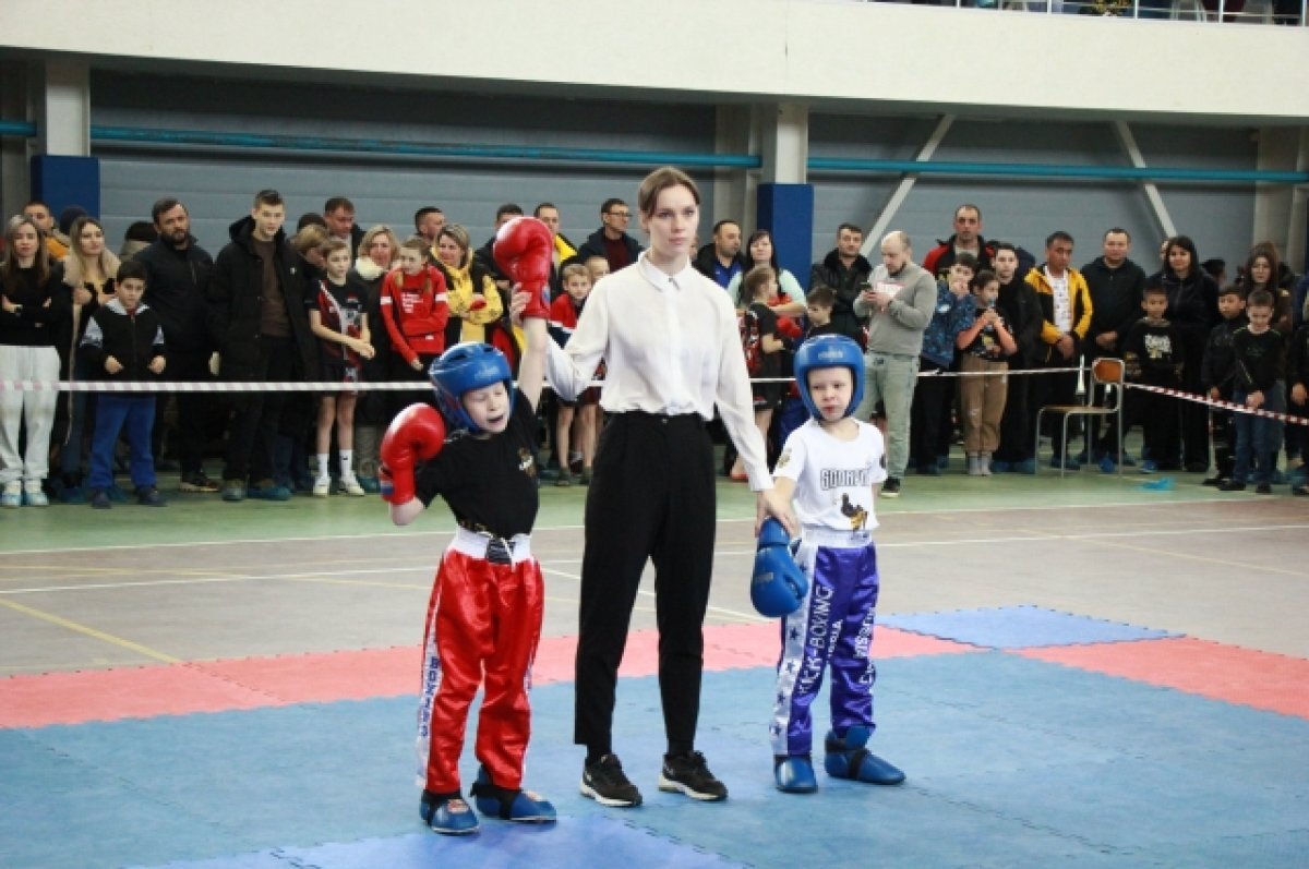    Более 170 юных кикбоксеров бились за медали на турнире в Балашове