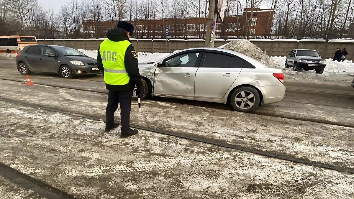 Мужчина выезжал с парковки и устроил ДТП в Тагиле. Пострадал подросток |  Новости Тагила TagilCity.ru | Дзен