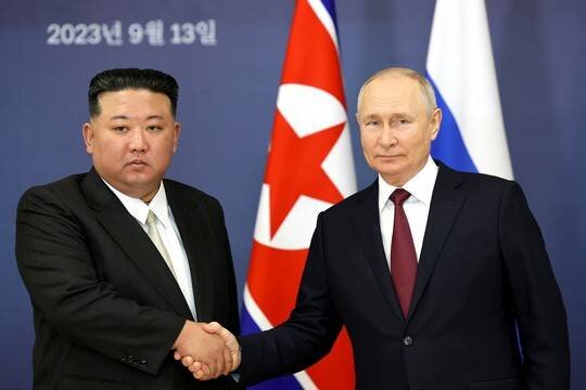    Владимир Путин подарил Ким Чен Ыну автомобиль Aurus
