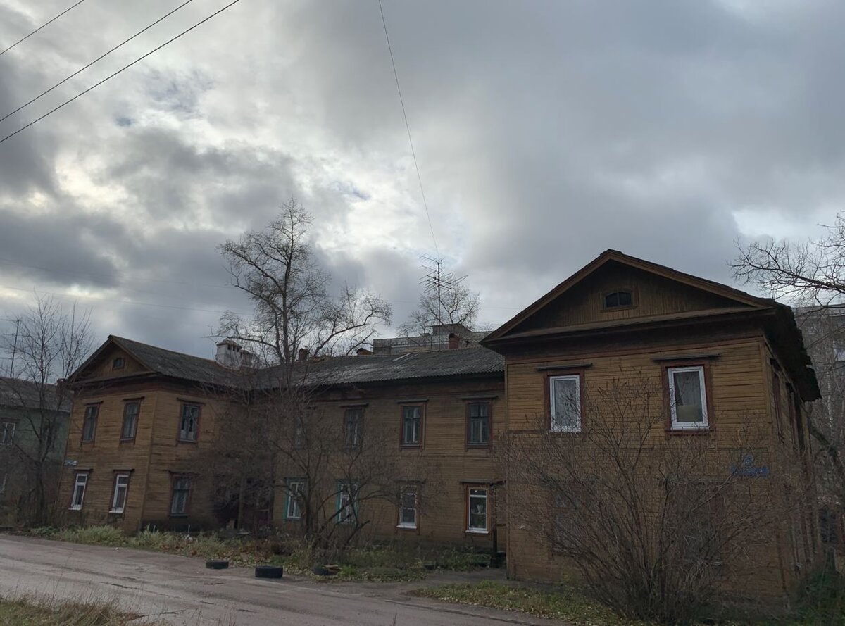 Грязная квартира. Муж на хозяйстве. Фото с любимым человеком. Человек который всегда дома. Break and house have.