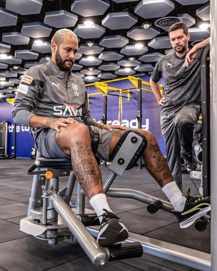 Толстушки в тренажерном зале. Плюс сайз в спортзале. Пошла в спортзал. Персональные тренировки в тренажерном зале. Женщина в зале.