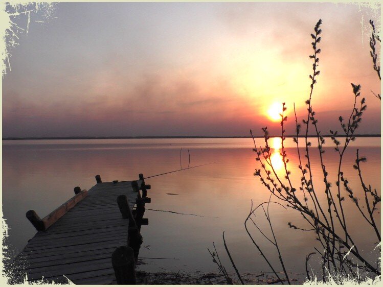 Вечерний закат на Жилом озере рыбалка на карася
