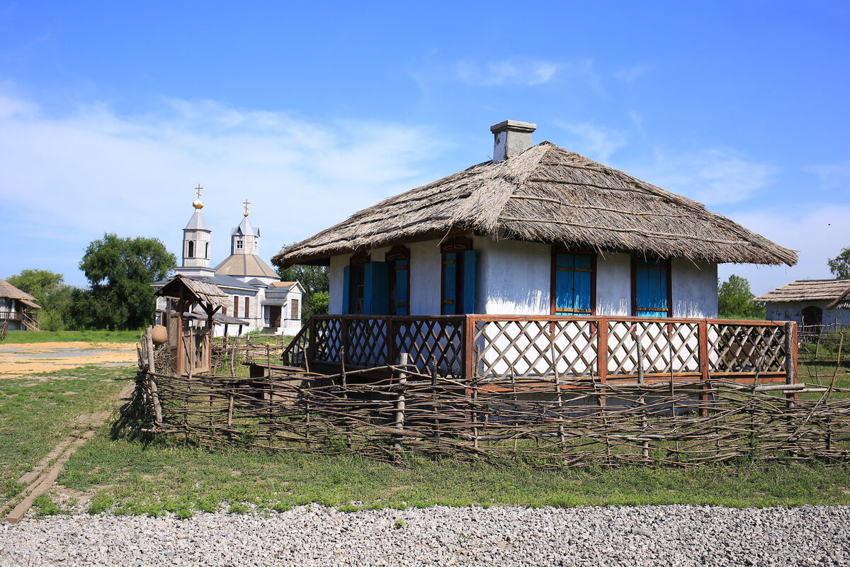 Любовь станичная. Казачий курень, станица Старочеркасская. Старочеркасск курень. Казачий курень Старочеркасск. Казачий курень Ростовская область.