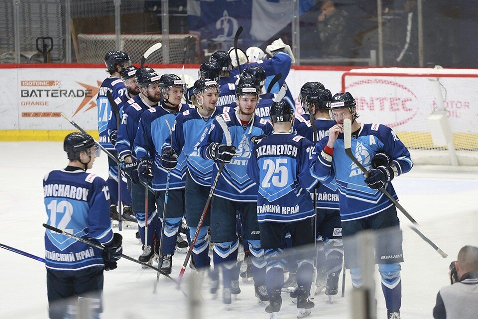    Это был первый сезон команды «Динамо-Алтай» в чемпионате ВХЛ Олег УКЛАДОВ