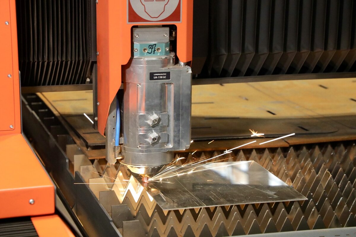 Лазер в работе
Фото Валерия Воронова / «Медиацентр»