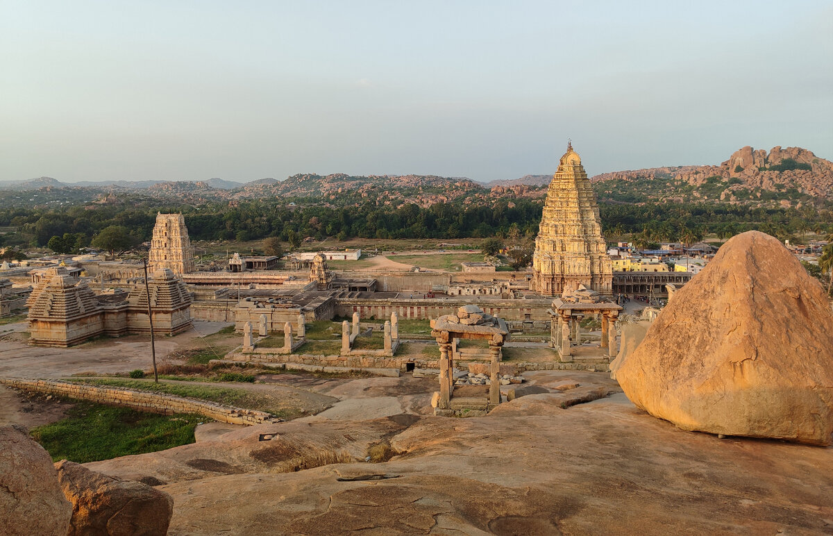Вид на храм Вирупакши
