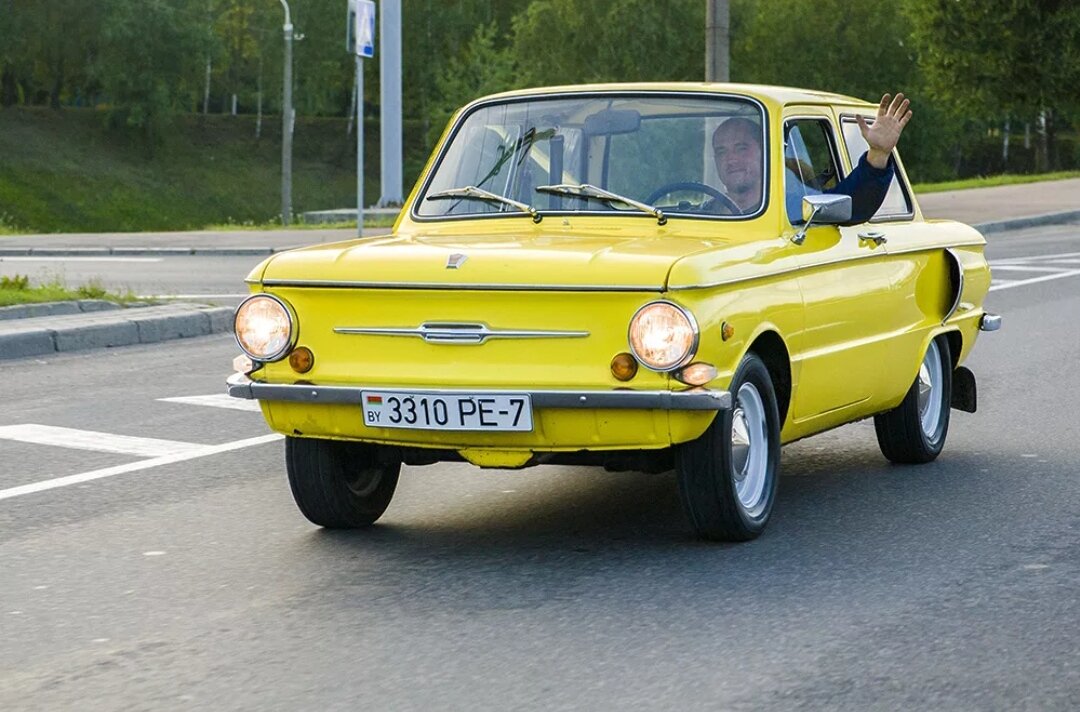 Дороги были пустыми а машинка жёлтая ( взято из Яндекс картинки)